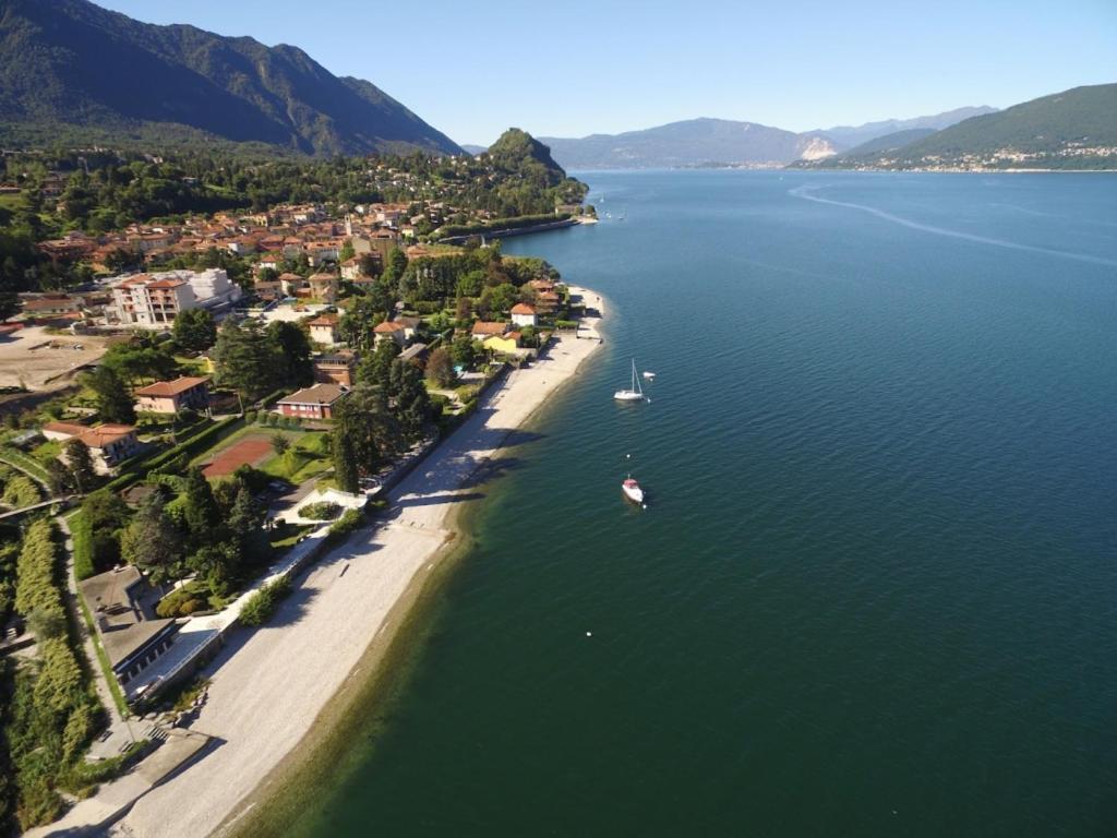 Appartamento Gianna Porto Valtravaglia Exterior foto